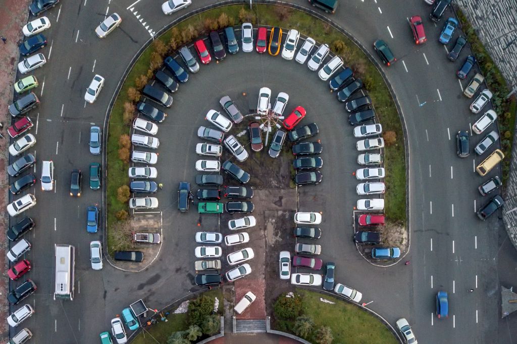 Where to Find Free Car Parking on Weekends