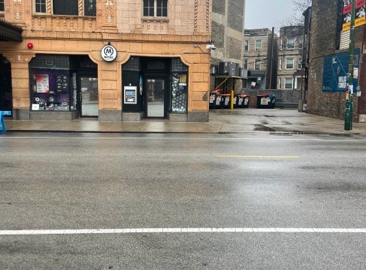 Empty road beside Restaurant building in Chicago